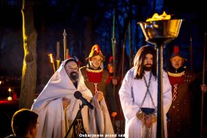 Oskarżanie Jezusa przed radą żydowską